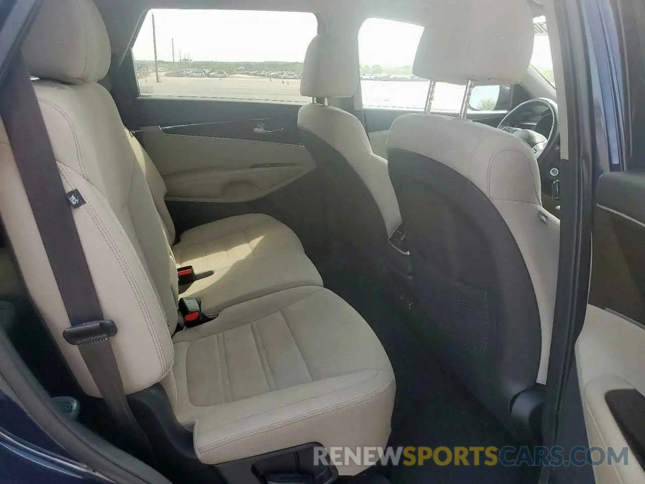 11 Photograph of a damaged car 5XYPG4A38KG596191 KIA SORENTO 2019