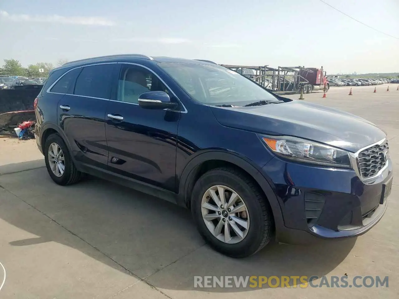 4 Photograph of a damaged car 5XYPG4A38KG596191 KIA SORENTO 2019