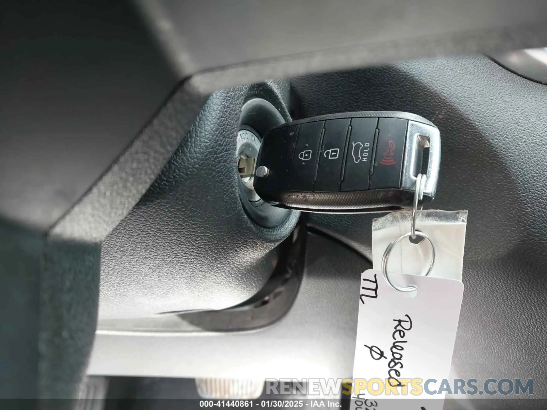 11 Photograph of a damaged car 5XYPG4A39KG438569 KIA SORENTO 2019