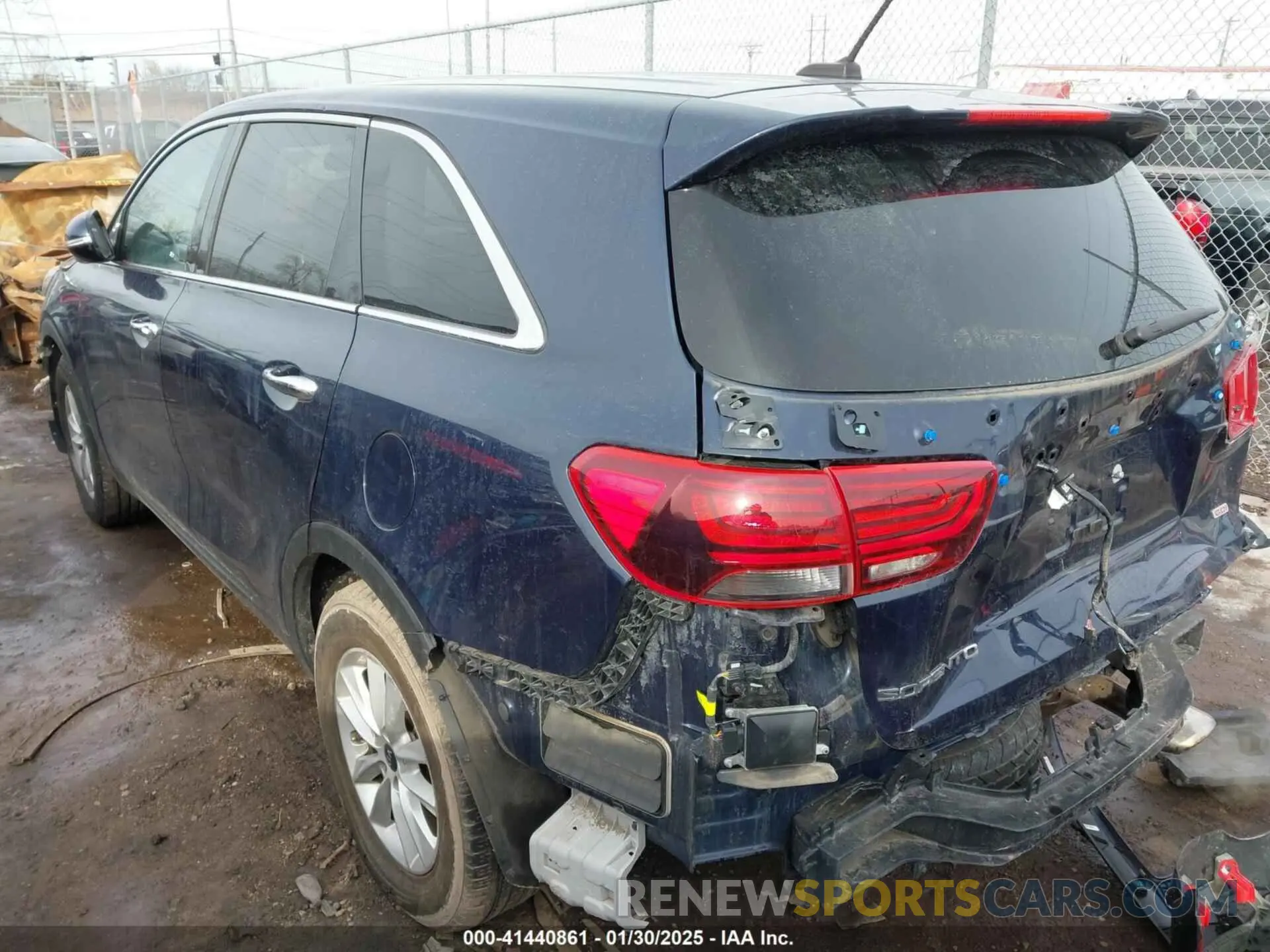 3 Photograph of a damaged car 5XYPG4A39KG438569 KIA SORENTO 2019