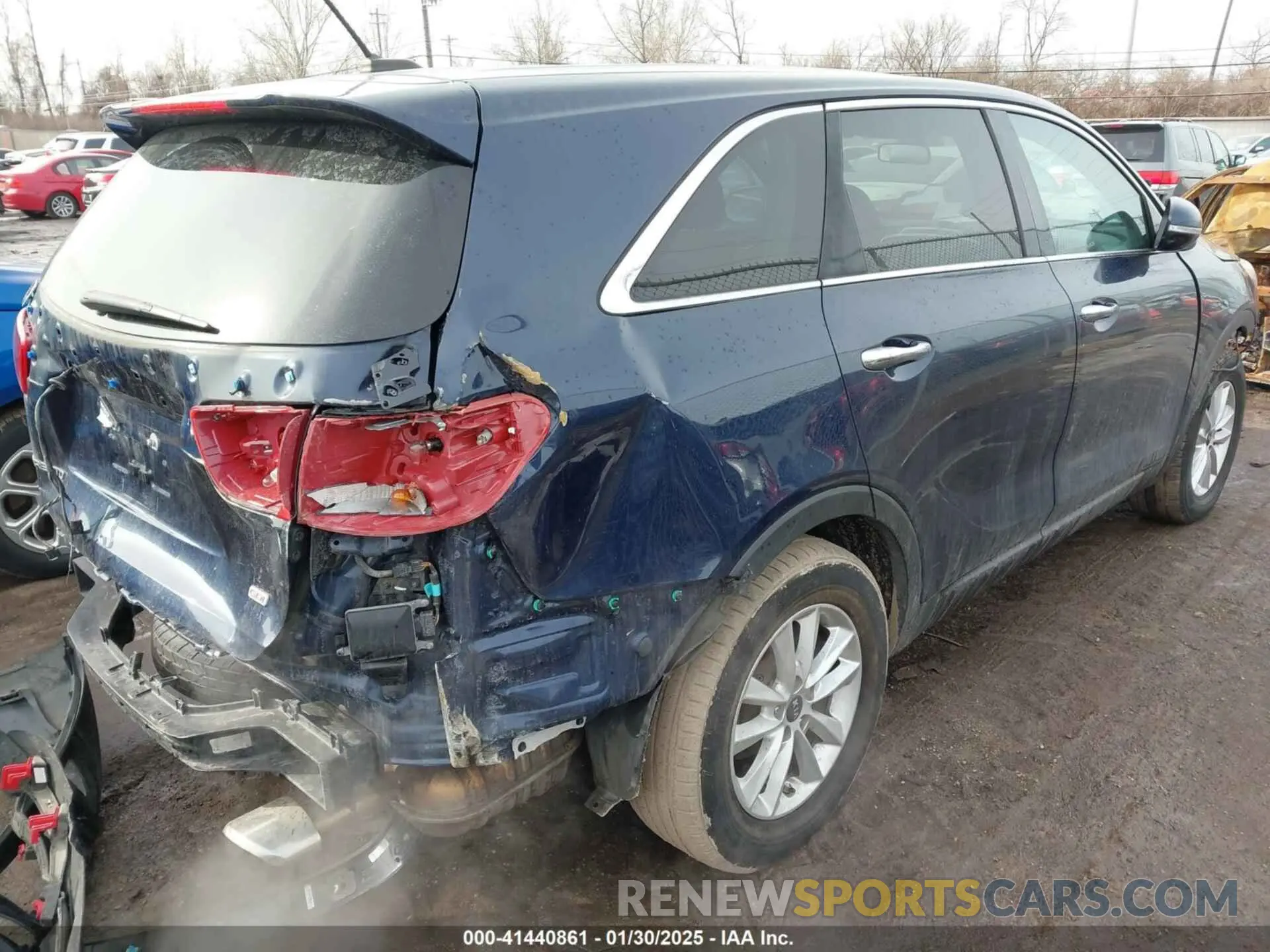 4 Photograph of a damaged car 5XYPG4A39KG438569 KIA SORENTO 2019