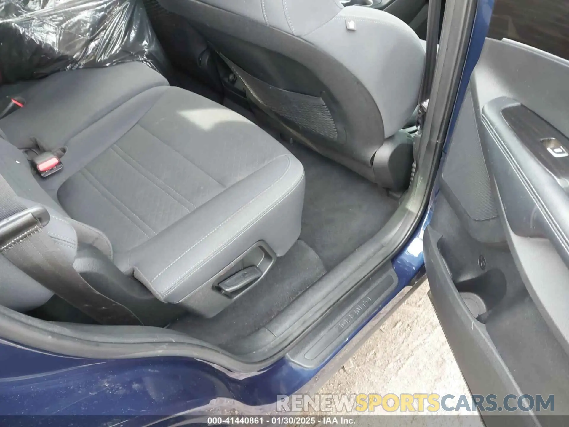 8 Photograph of a damaged car 5XYPG4A39KG438569 KIA SORENTO 2019