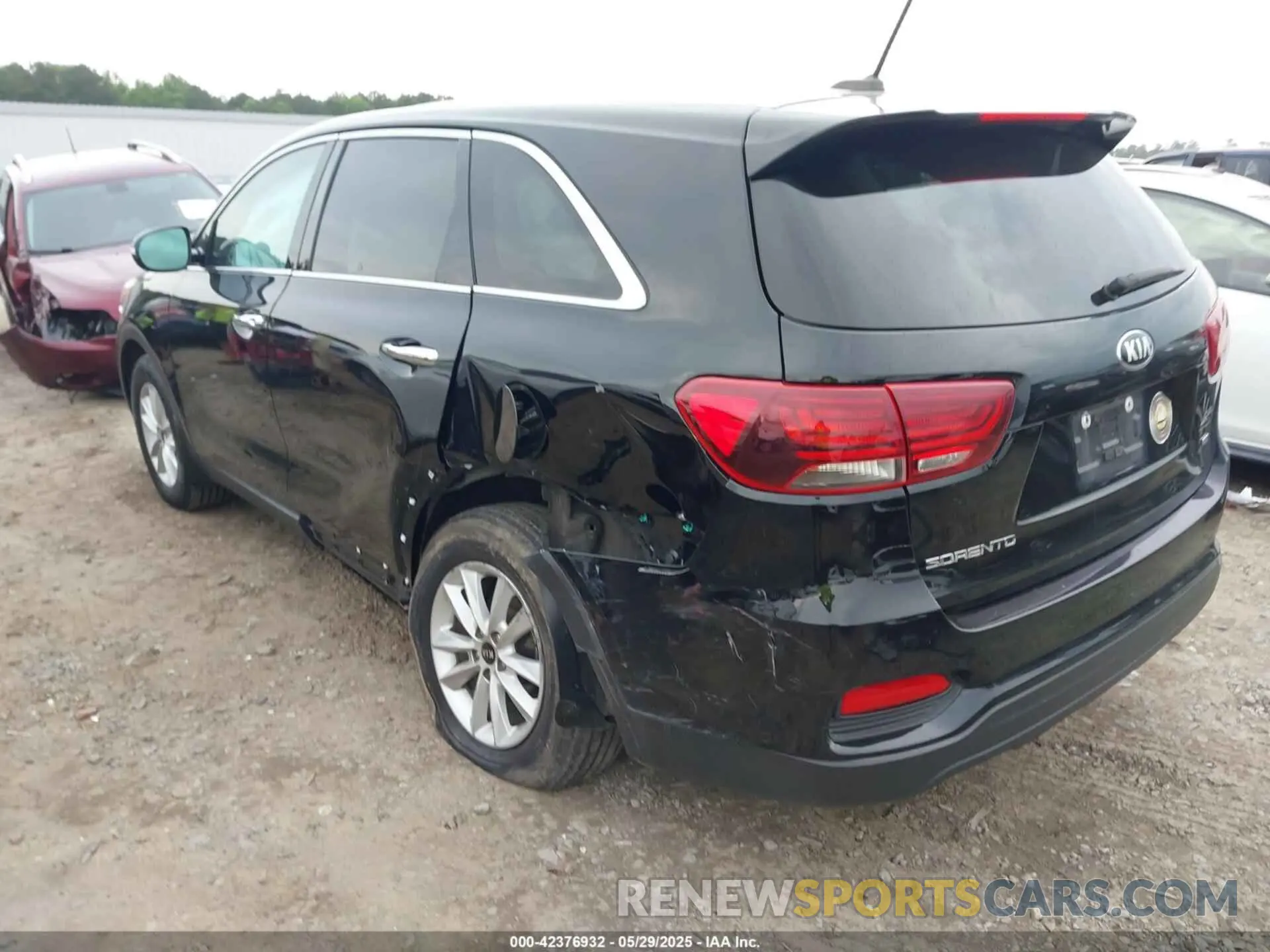 3 Photograph of a damaged car 5XYPG4A39KG443481 KIA SORENTO 2019