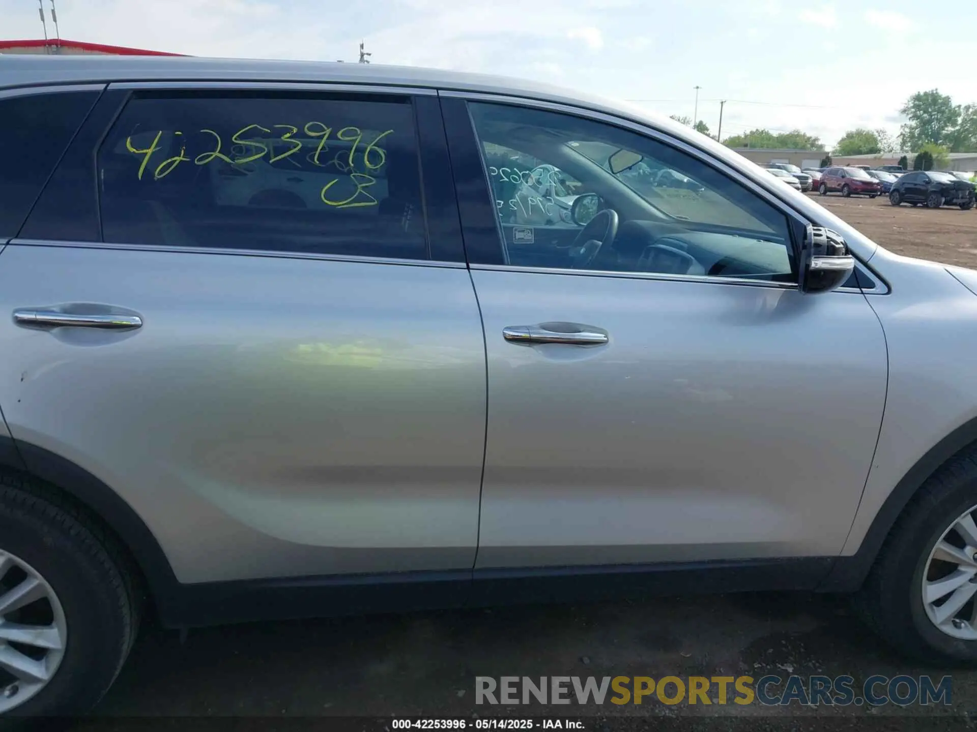 13 Photograph of a damaged car 5XYPG4A39KG463715 KIA SORENTO 2019