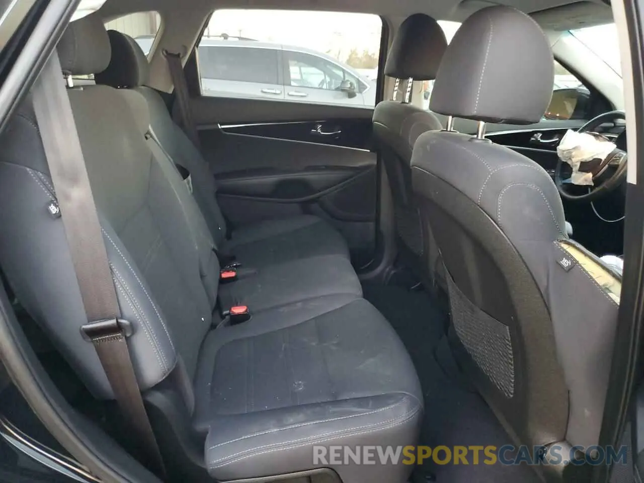 10 Photograph of a damaged car 5XYPG4A39KG471989 KIA SORENTO 2019