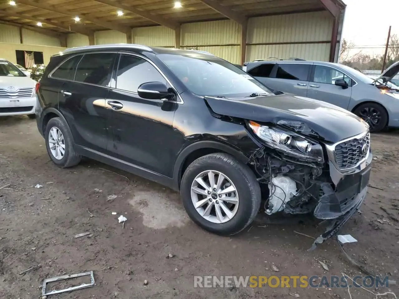 4 Photograph of a damaged car 5XYPG4A39KG471989 KIA SORENTO 2019