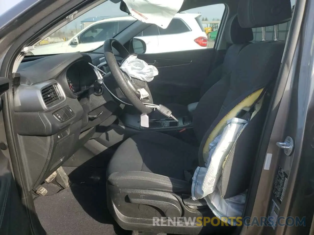 7 Photograph of a damaged car 5XYPG4A39KG520477 KIA SORENTO 2019