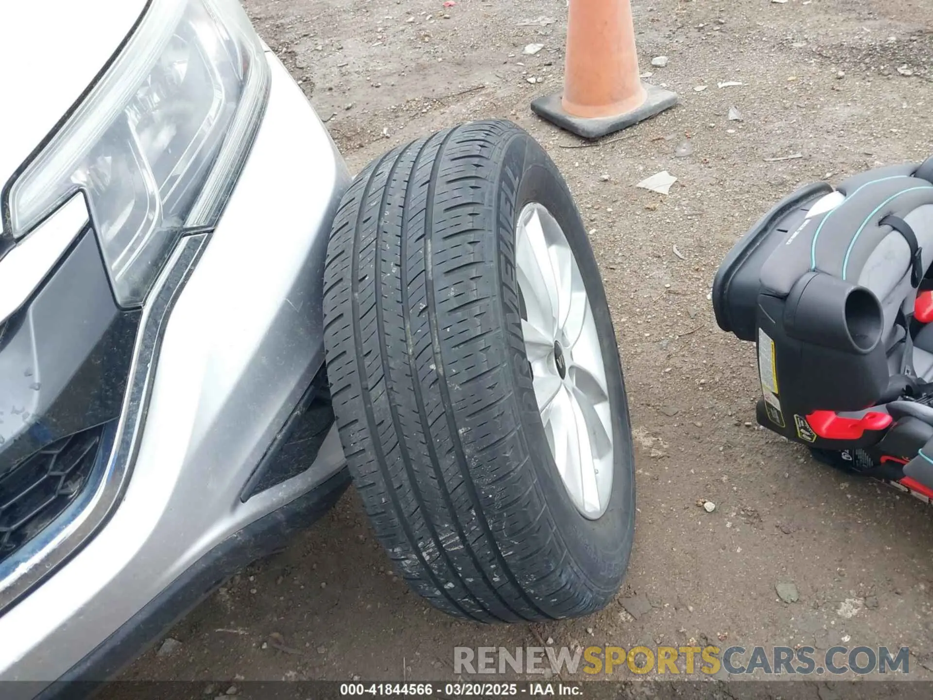 12 Photograph of a damaged car 5XYPG4A39KG532323 KIA SORENTO 2019