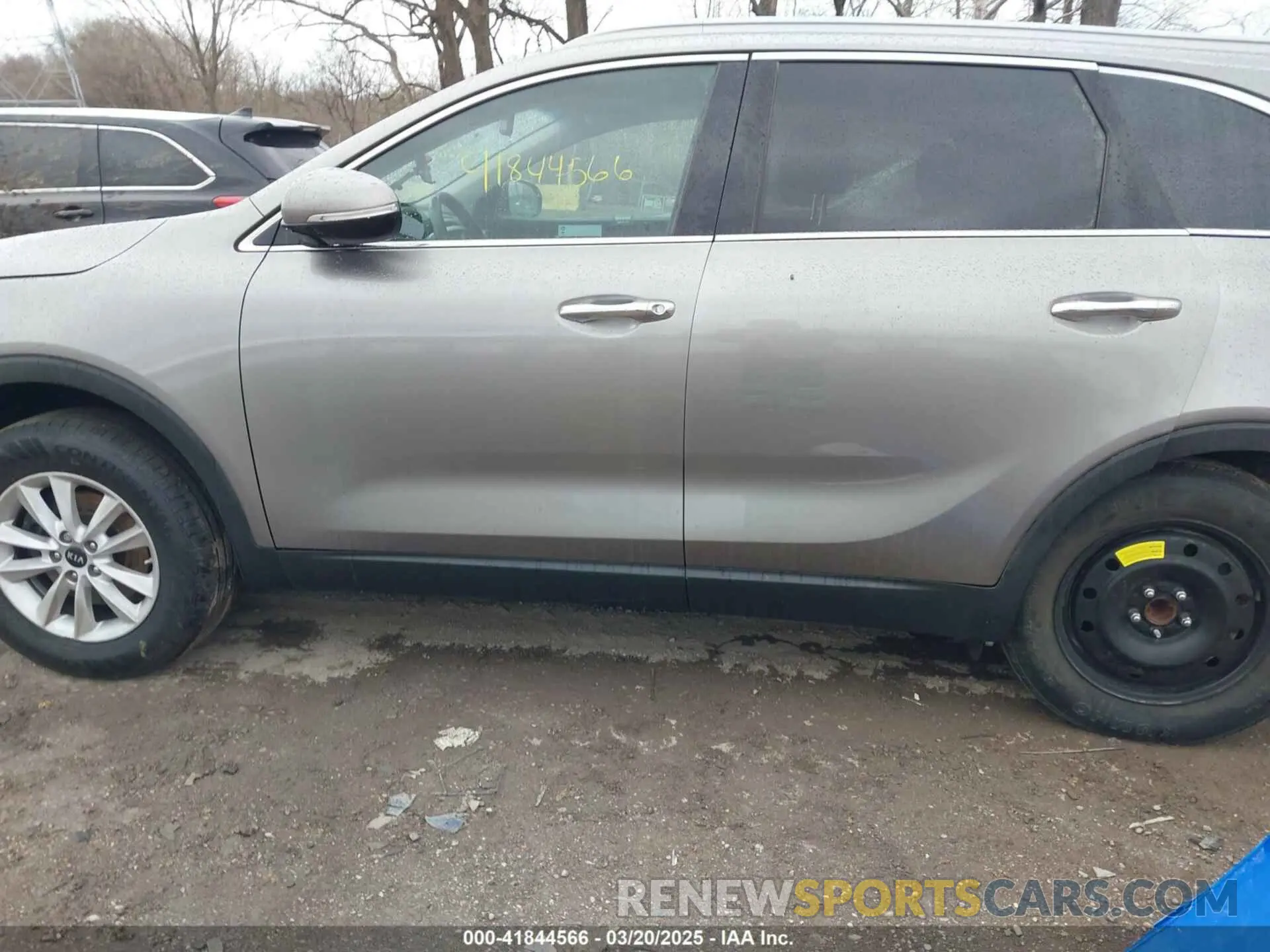 15 Photograph of a damaged car 5XYPG4A39KG532323 KIA SORENTO 2019