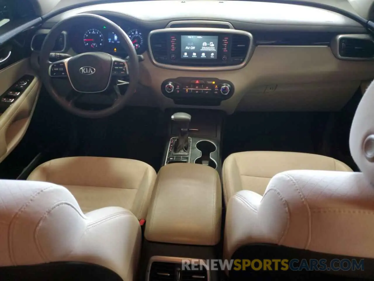 8 Photograph of a damaged car 5XYPG4A39KG537179 KIA SORENTO 2019