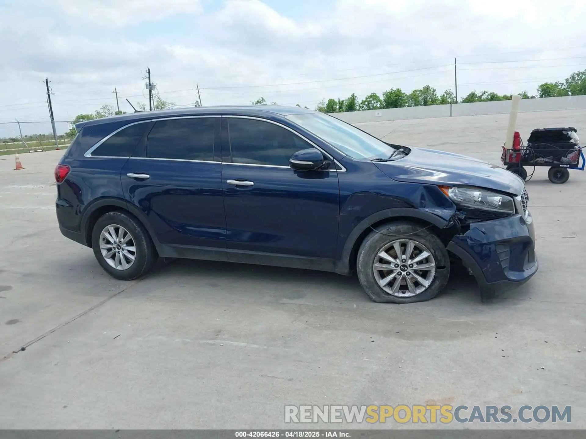 13 Photograph of a damaged car 5XYPG4A39KG541829 KIA SORENTO 2019