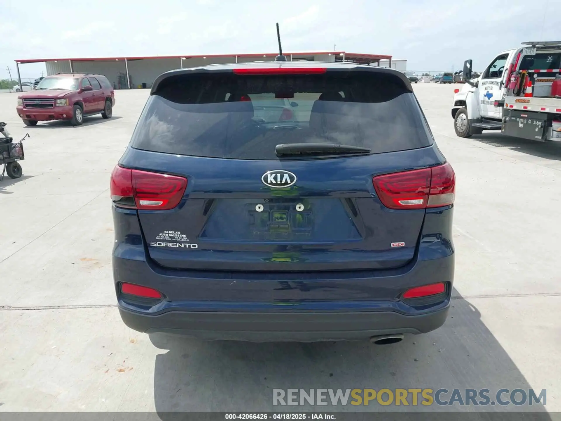 16 Photograph of a damaged car 5XYPG4A39KG541829 KIA SORENTO 2019