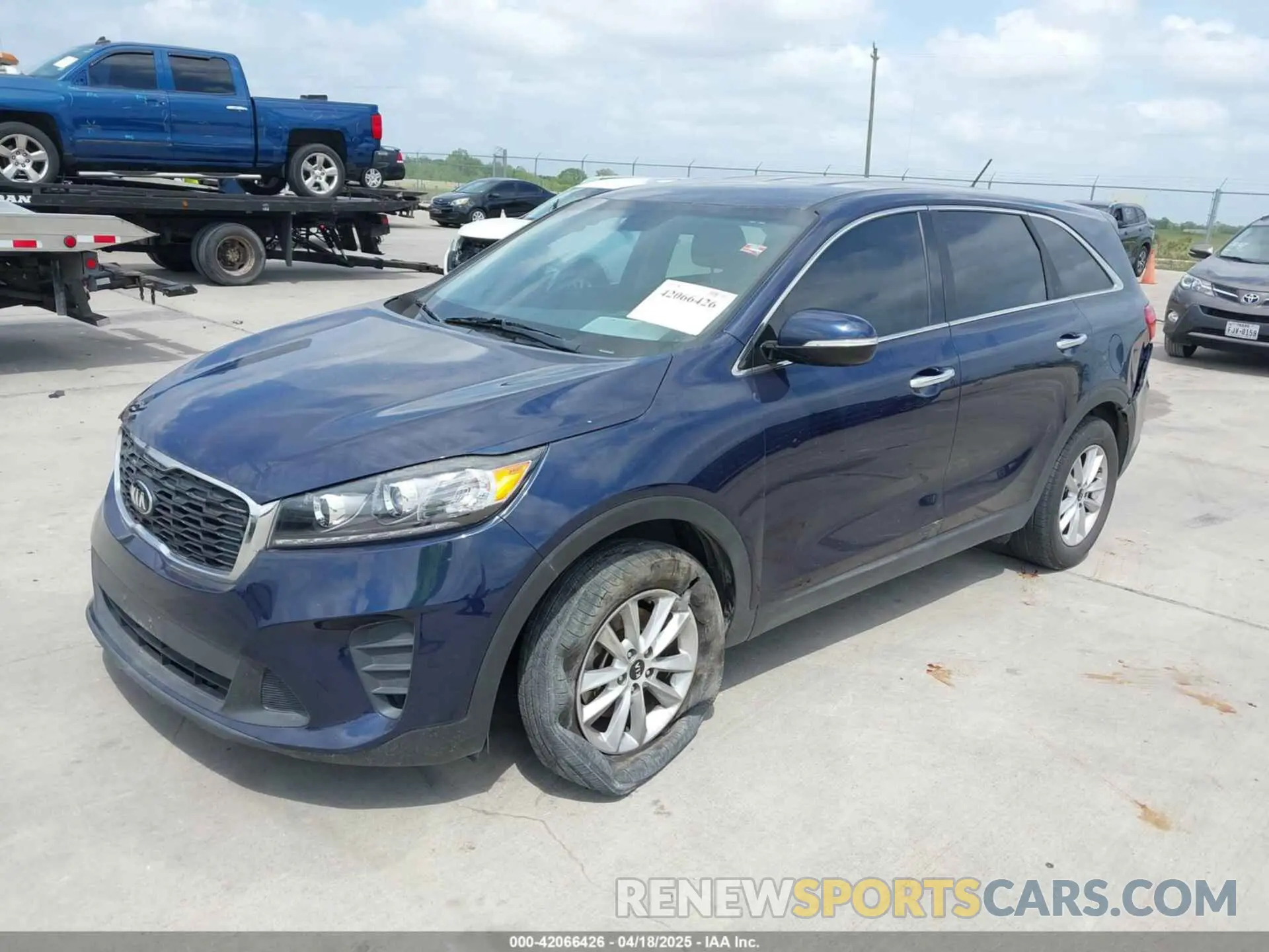 2 Photograph of a damaged car 5XYPG4A39KG541829 KIA SORENTO 2019