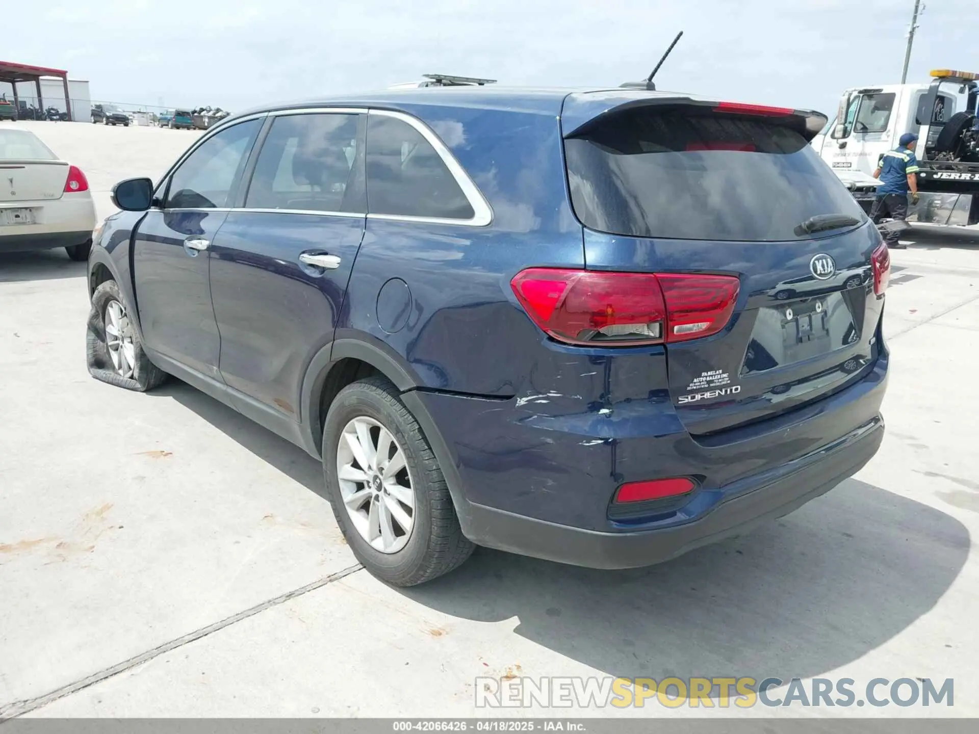 3 Photograph of a damaged car 5XYPG4A39KG541829 KIA SORENTO 2019