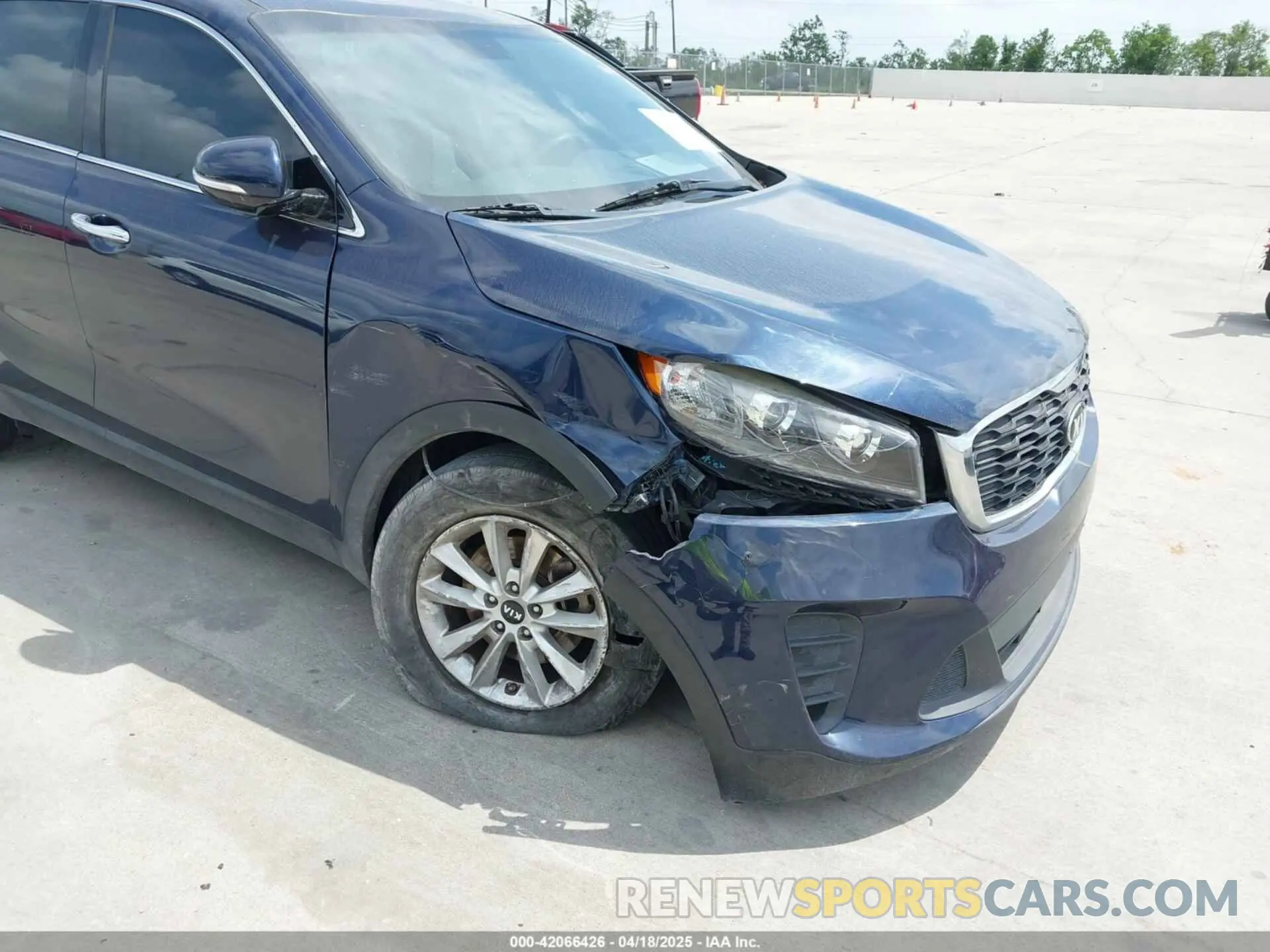 6 Photograph of a damaged car 5XYPG4A39KG541829 KIA SORENTO 2019