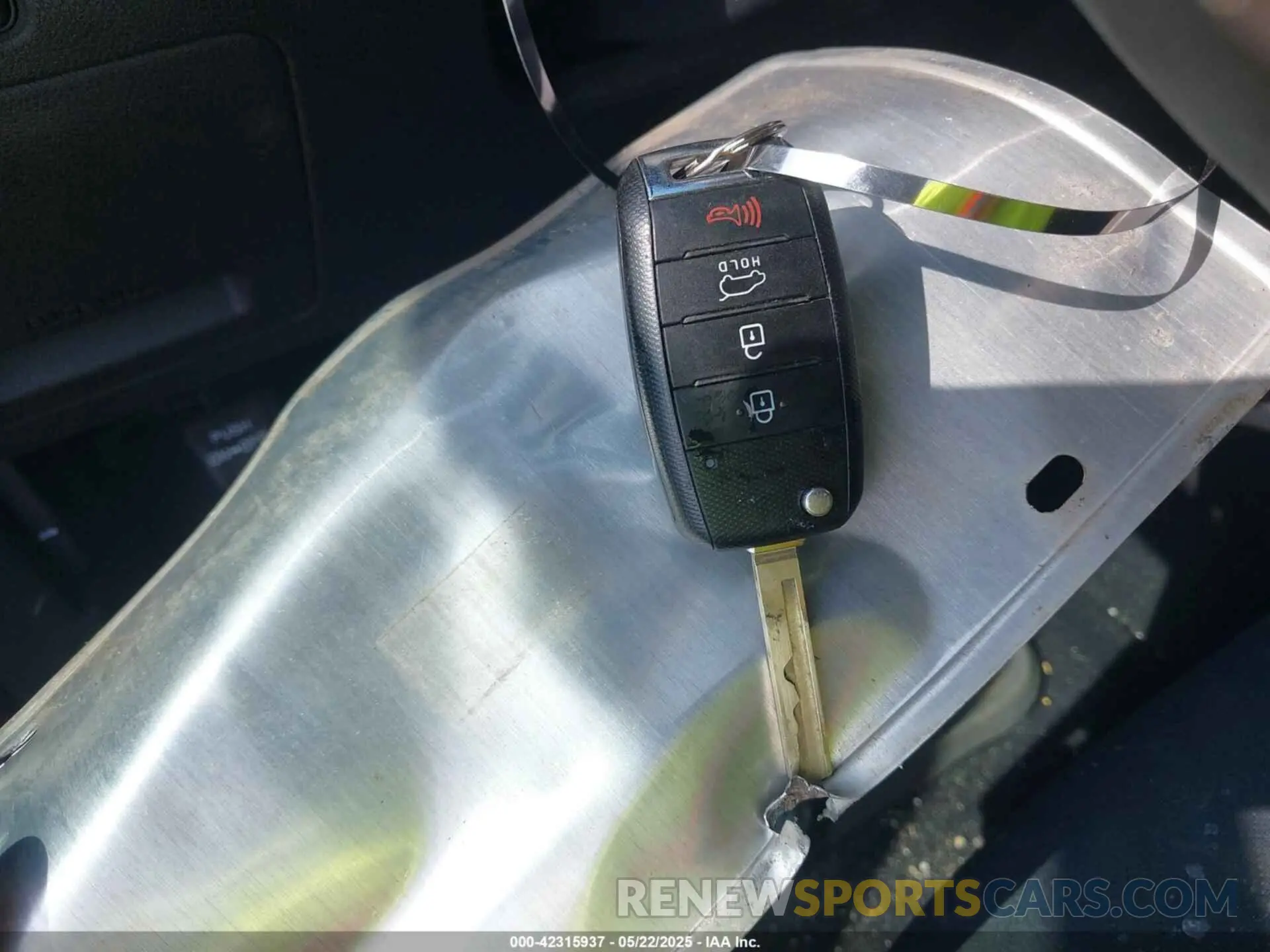 11 Photograph of a damaged car 5XYPG4A39KG577861 KIA SORENTO 2019