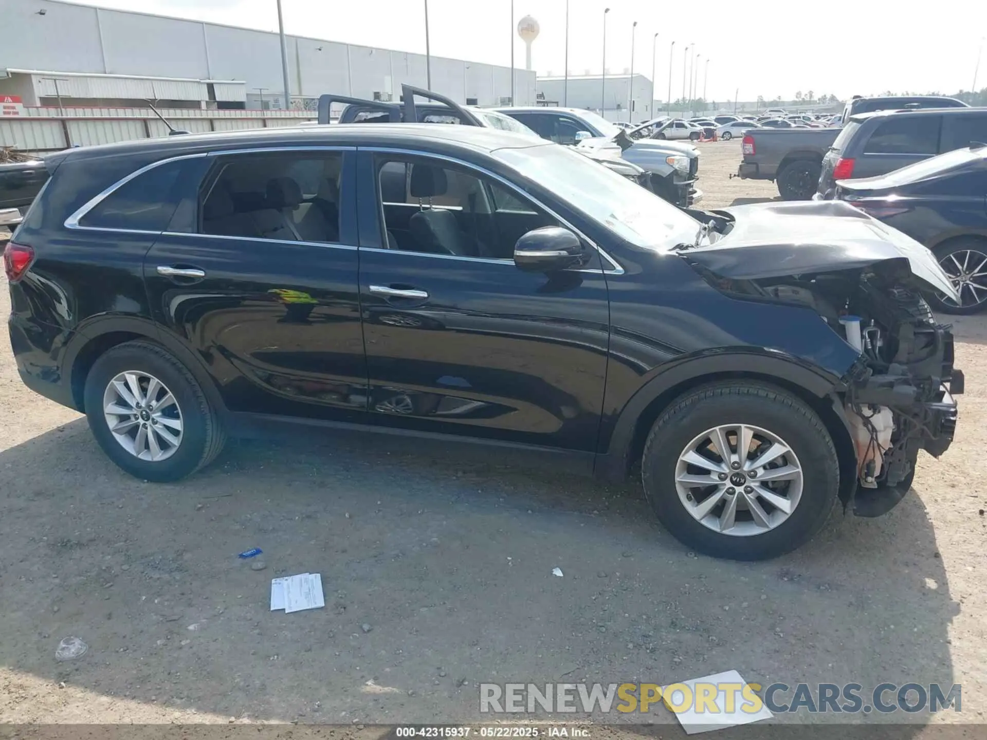 14 Photograph of a damaged car 5XYPG4A39KG577861 KIA SORENTO 2019