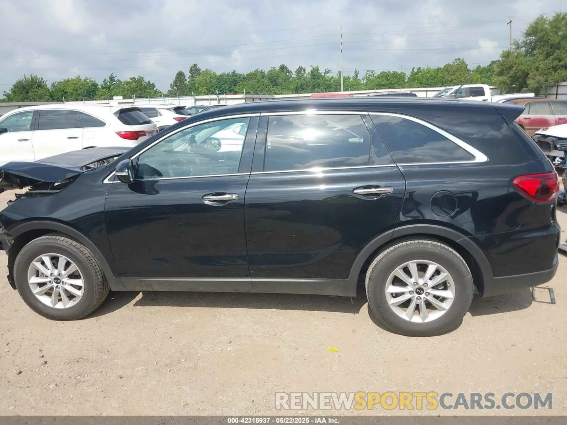 15 Photograph of a damaged car 5XYPG4A39KG577861 KIA SORENTO 2019