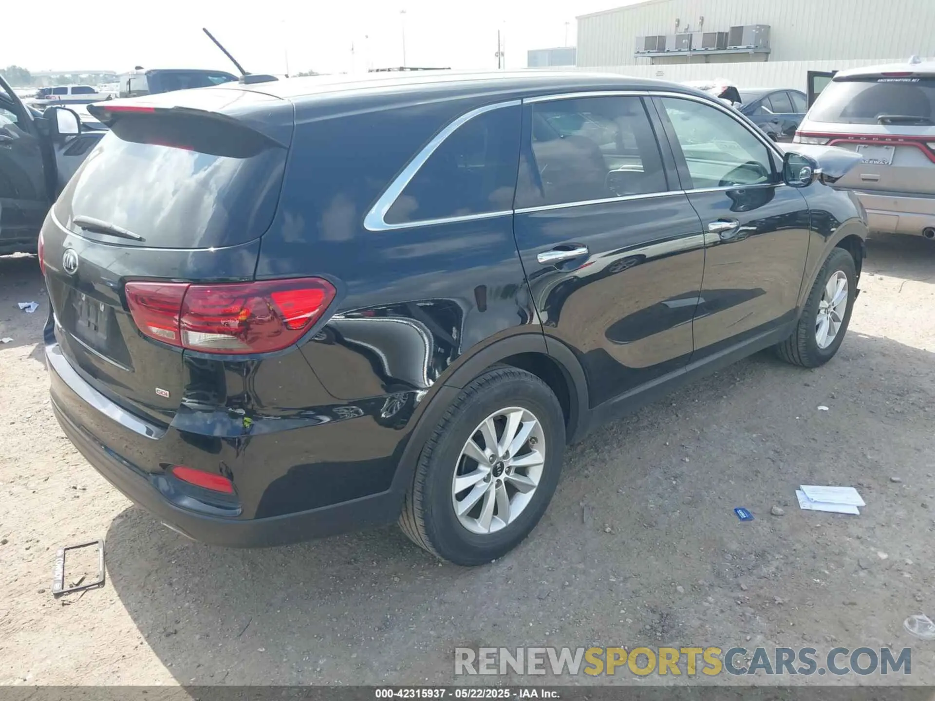 4 Photograph of a damaged car 5XYPG4A39KG577861 KIA SORENTO 2019