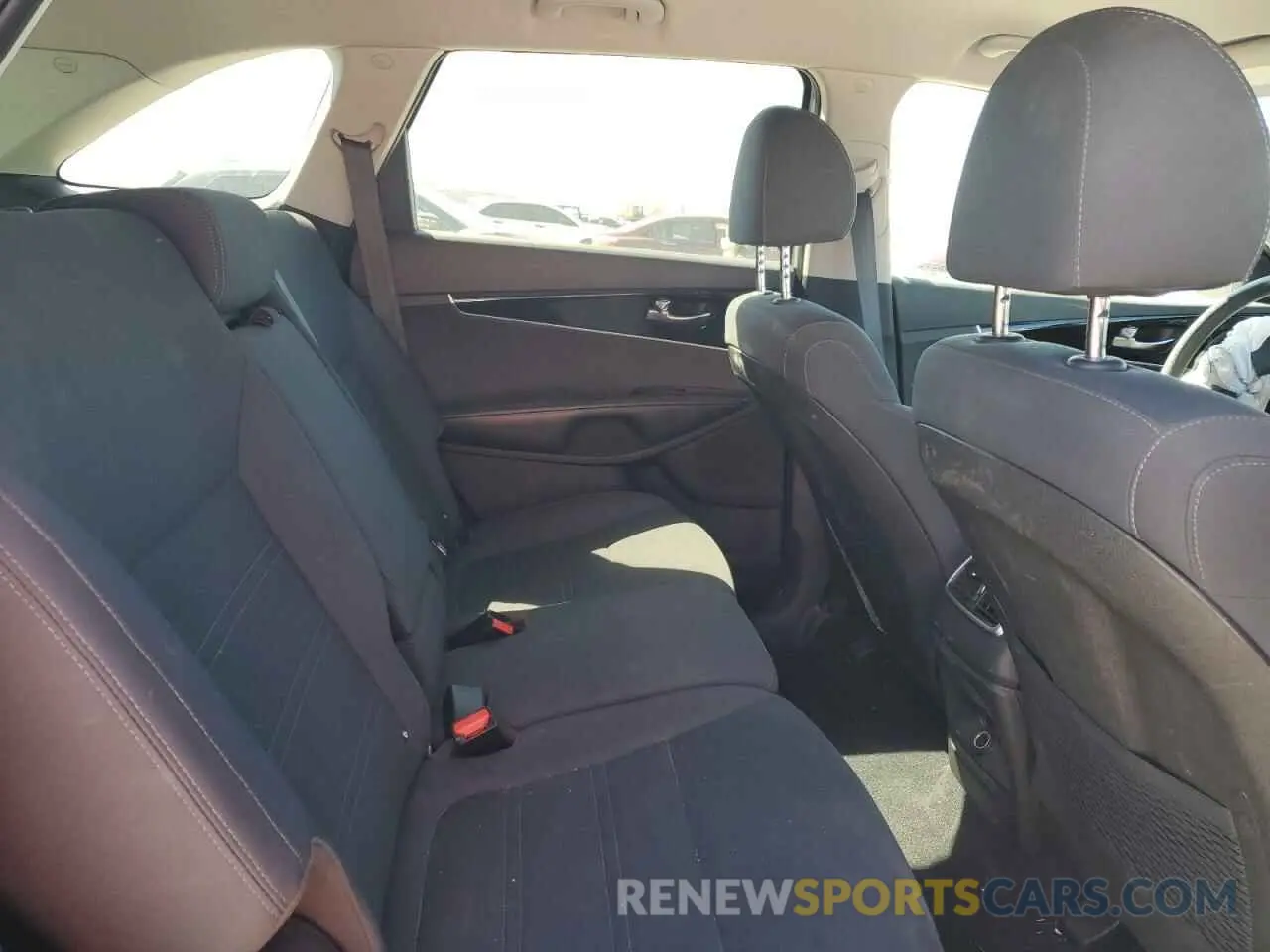 12 Photograph of a damaged car 5XYPG4A39KG579402 KIA SORENTO 2019