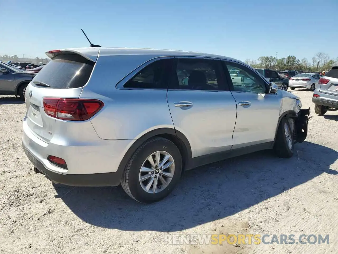 3 Photograph of a damaged car 5XYPG4A39KG579402 KIA SORENTO 2019