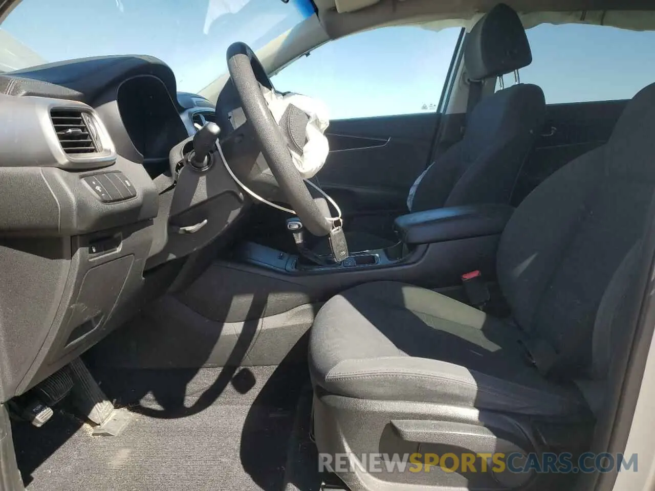 7 Photograph of a damaged car 5XYPG4A39KG579402 KIA SORENTO 2019