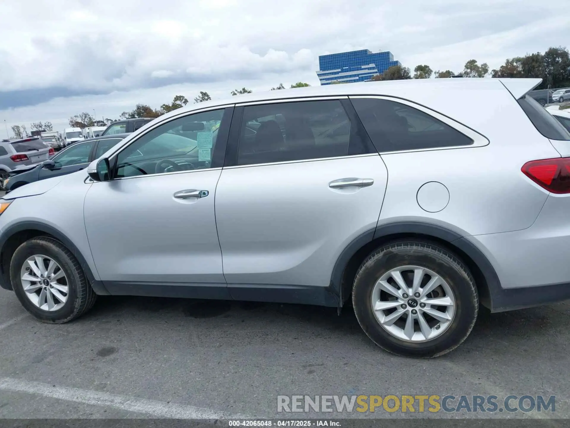 13 Photograph of a damaged car 5XYPG4A39KG580369 KIA SORENTO 2019