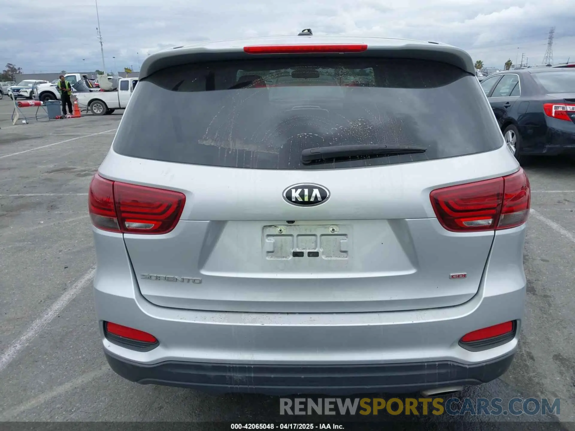 15 Photograph of a damaged car 5XYPG4A39KG580369 KIA SORENTO 2019