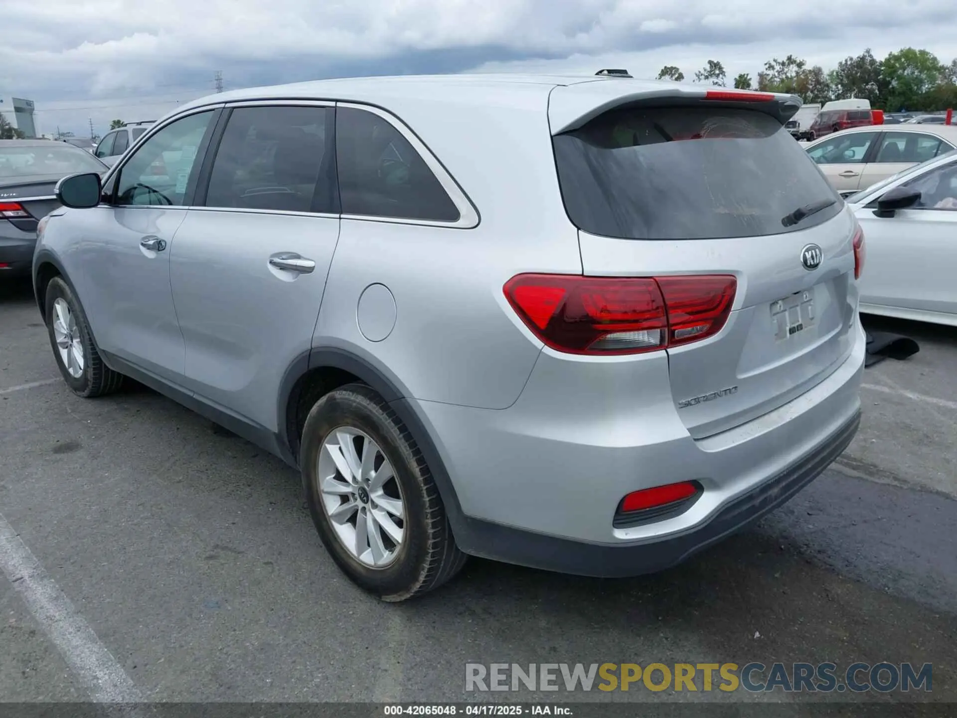 3 Photograph of a damaged car 5XYPG4A39KG580369 KIA SORENTO 2019