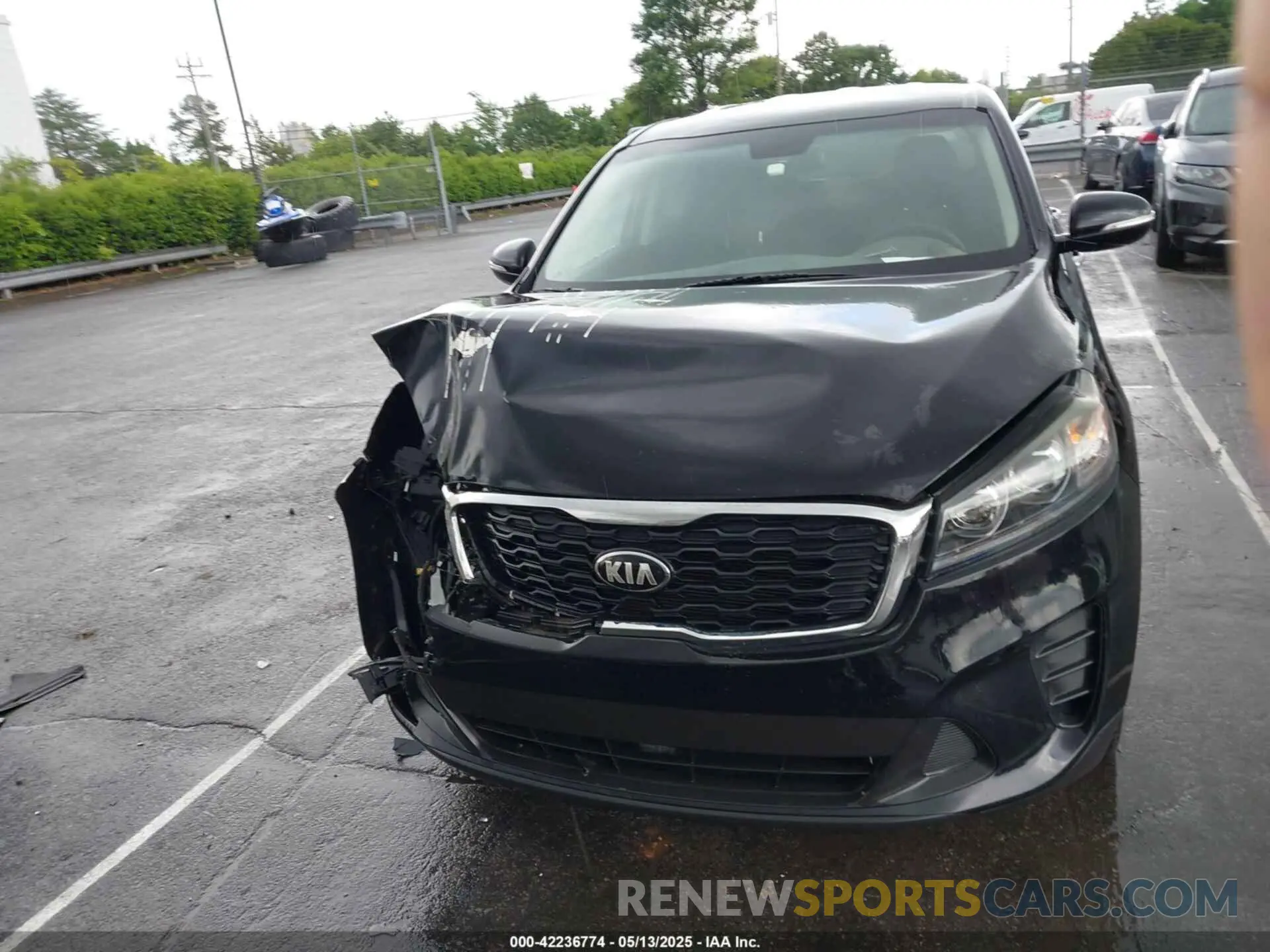 12 Photograph of a damaged car 5XYPG4A39KG584941 KIA SORENTO 2019