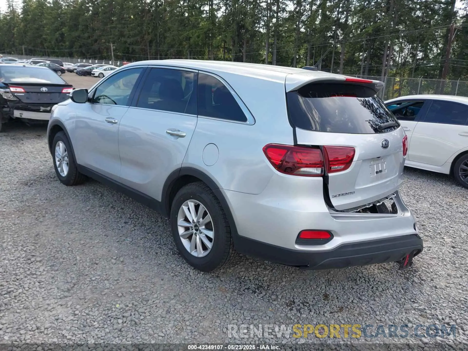 3 Photograph of a damaged car 5XYPG4A39KG595941 KIA SORENTO 2019