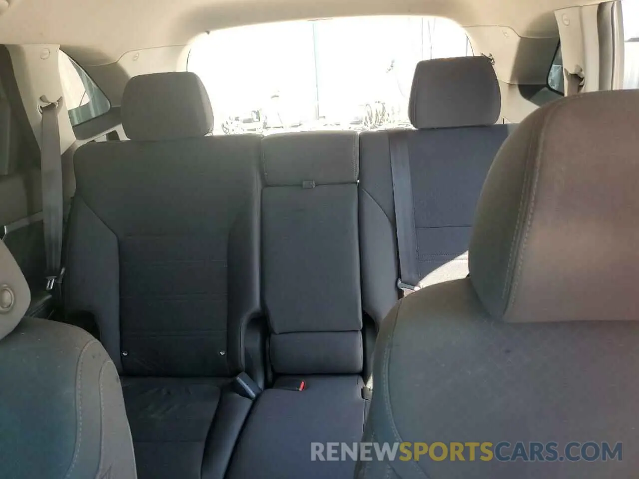 10 Photograph of a damaged car 5XYPG4A3XKG513733 KIA SORENTO 2019