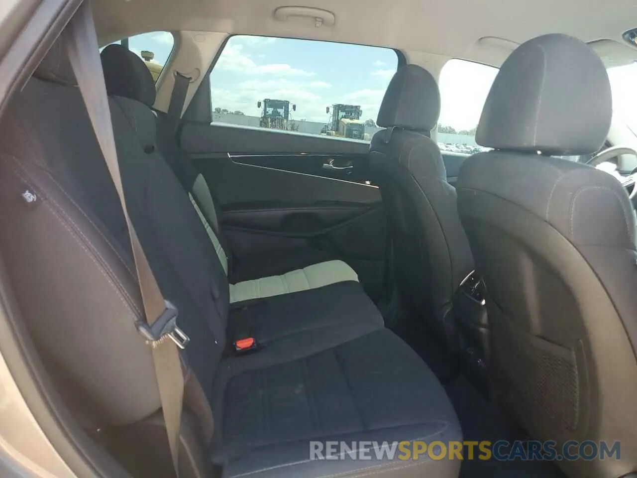 11 Photograph of a damaged car 5XYPG4A3XKG513733 KIA SORENTO 2019