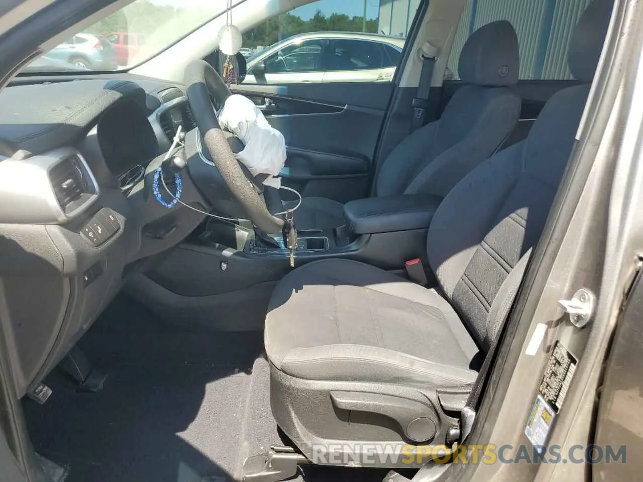 7 Photograph of a damaged car 5XYPG4A3XKG513733 KIA SORENTO 2019