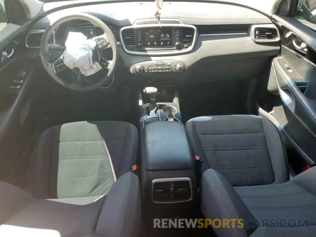 8 Photograph of a damaged car 5XYPG4A3XKG513733 KIA SORENTO 2019