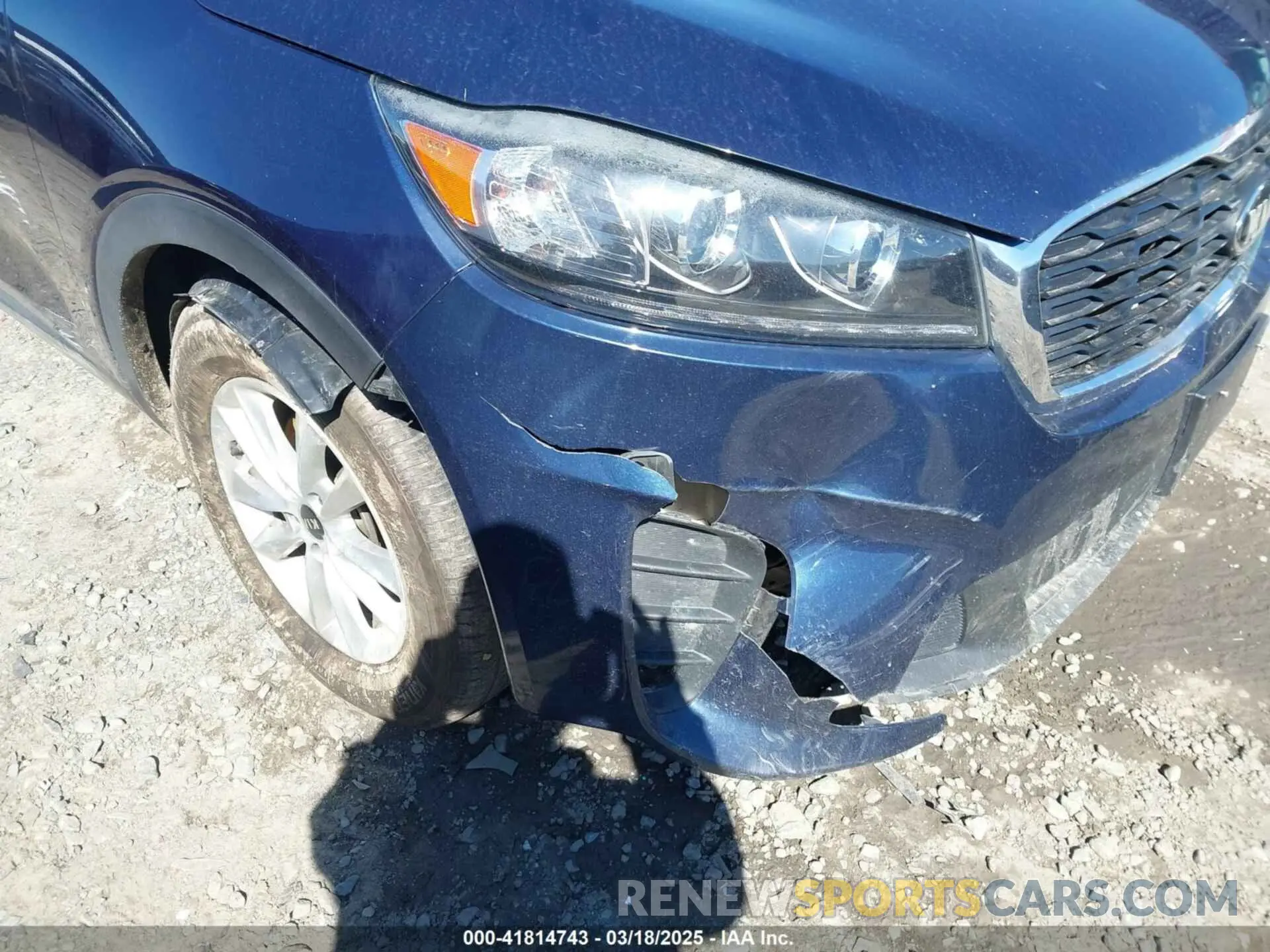 18 Photograph of a damaged car 5XYPG4A3XKG523100 KIA SORENTO 2019