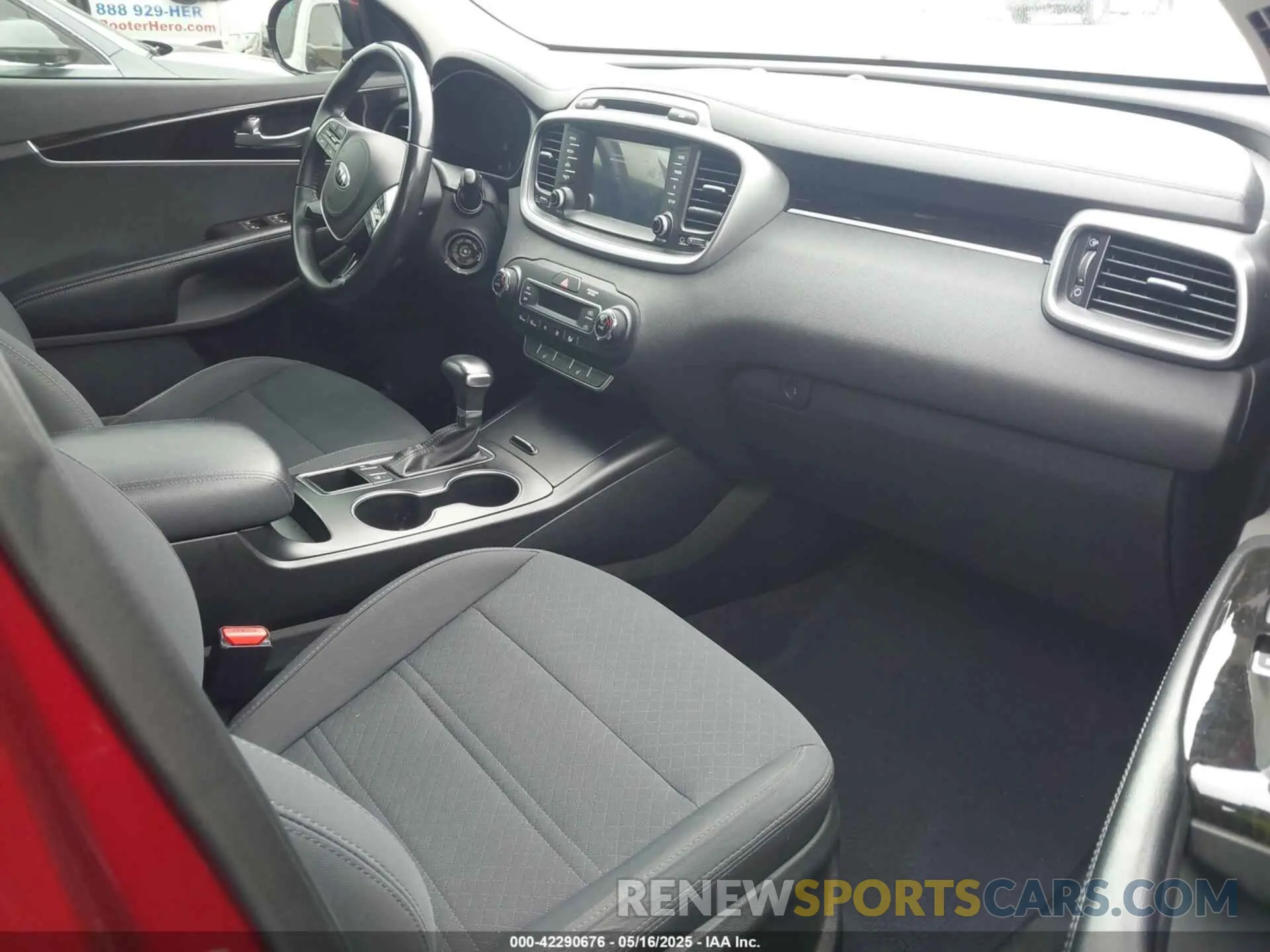 5 Photograph of a damaged car 5XYPG4A3XKG530712 KIA SORENTO 2019