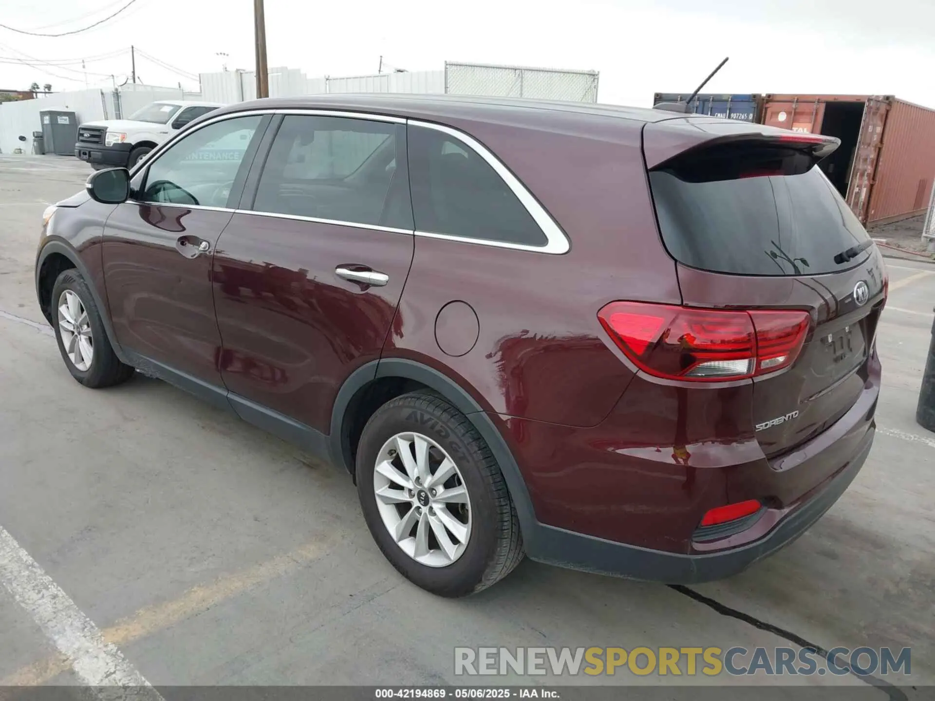 3 Photograph of a damaged car 5XYPG4A3XKG535831 KIA SORENTO 2019