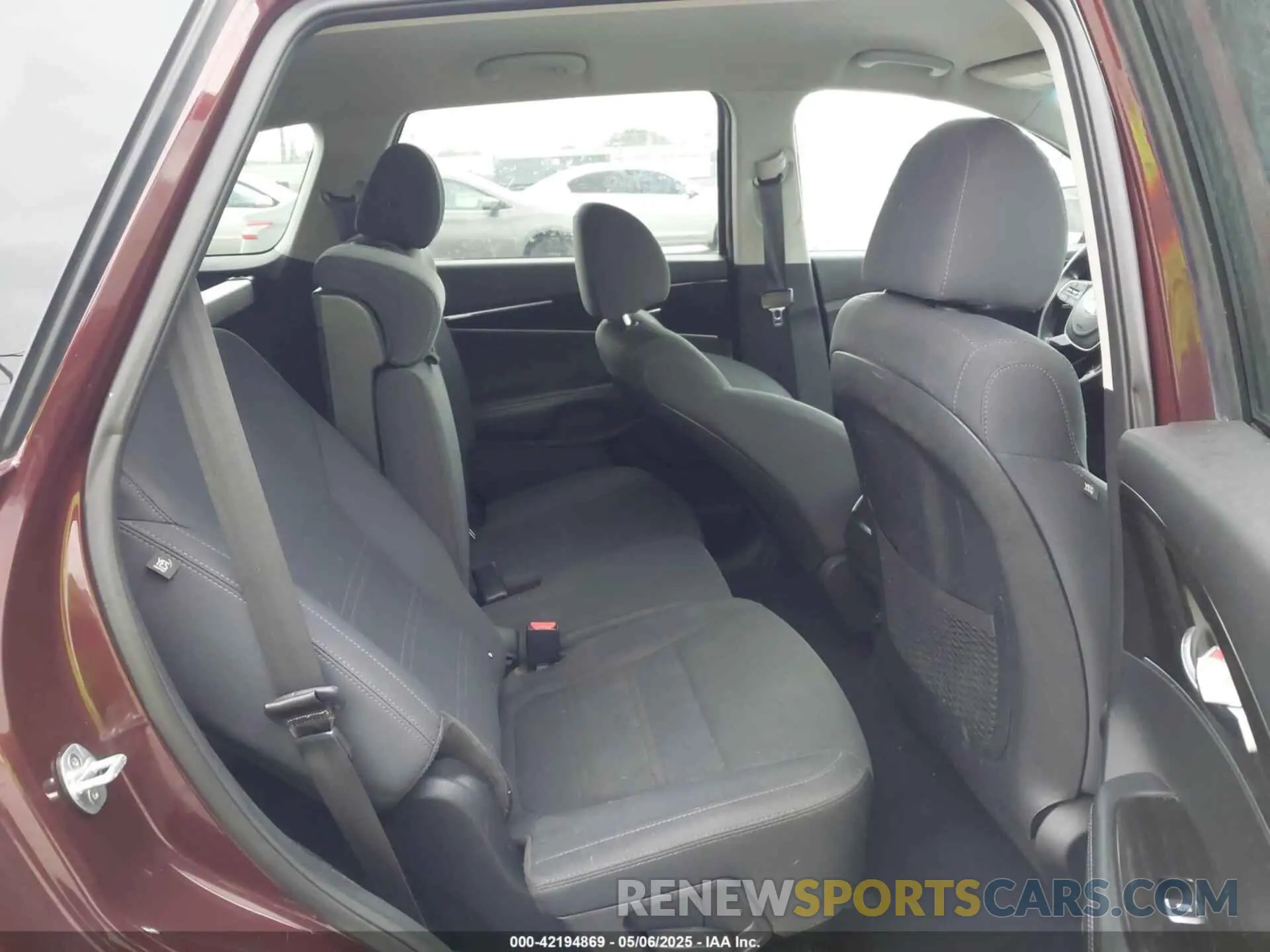 8 Photograph of a damaged car 5XYPG4A3XKG535831 KIA SORENTO 2019