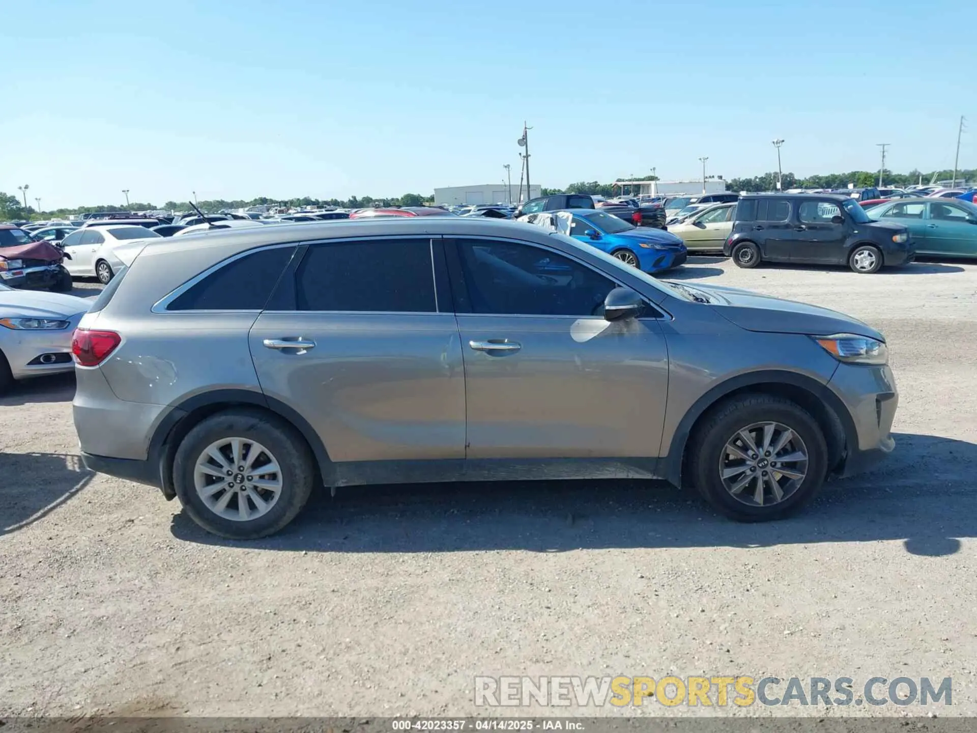 13 Photograph of a damaged car 5XYPG4A3XKG547848 KIA SORENTO 2019