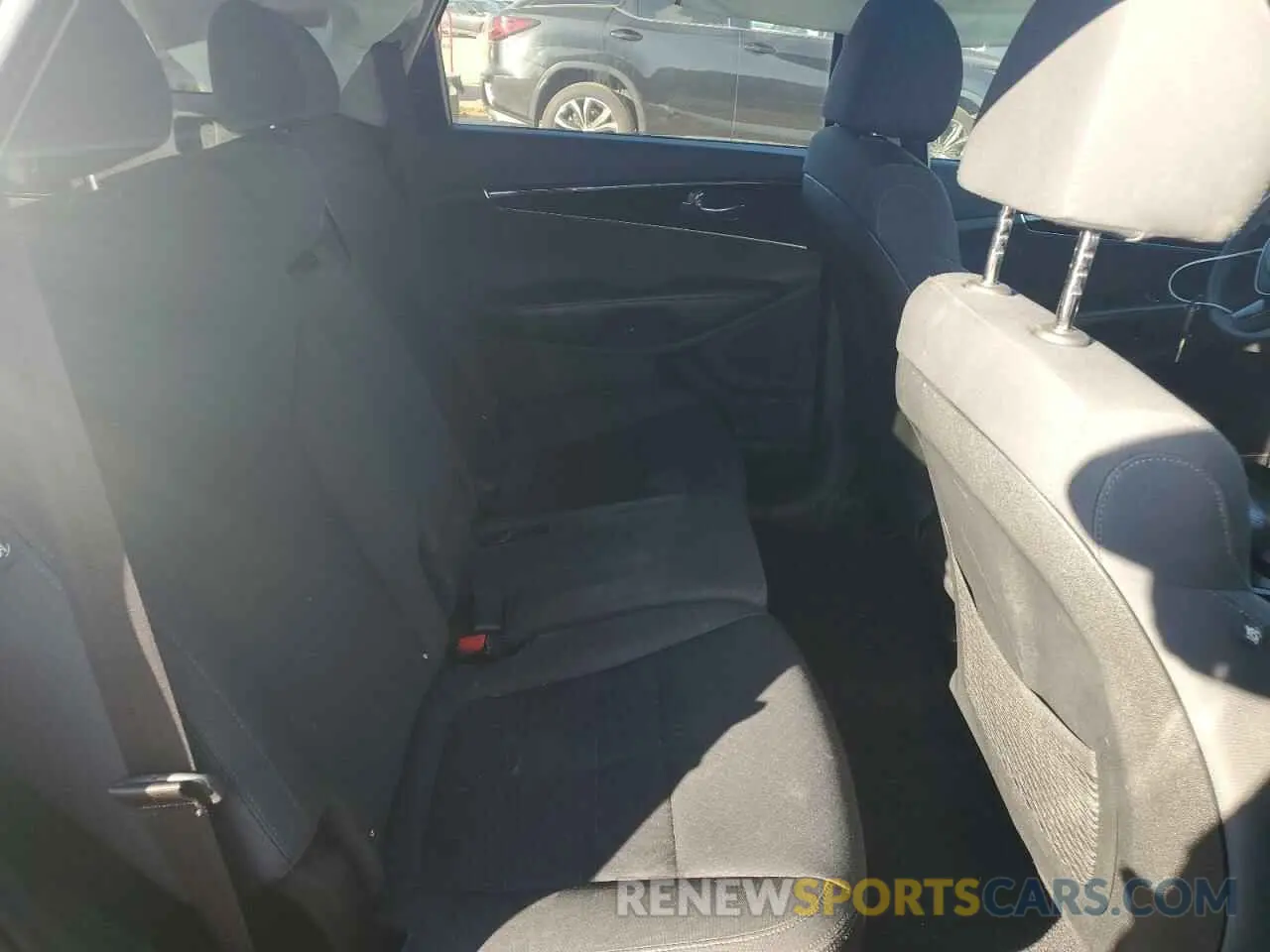11 Photograph of a damaged car 5XYPG4A3XKG569204 KIA SORENTO 2019