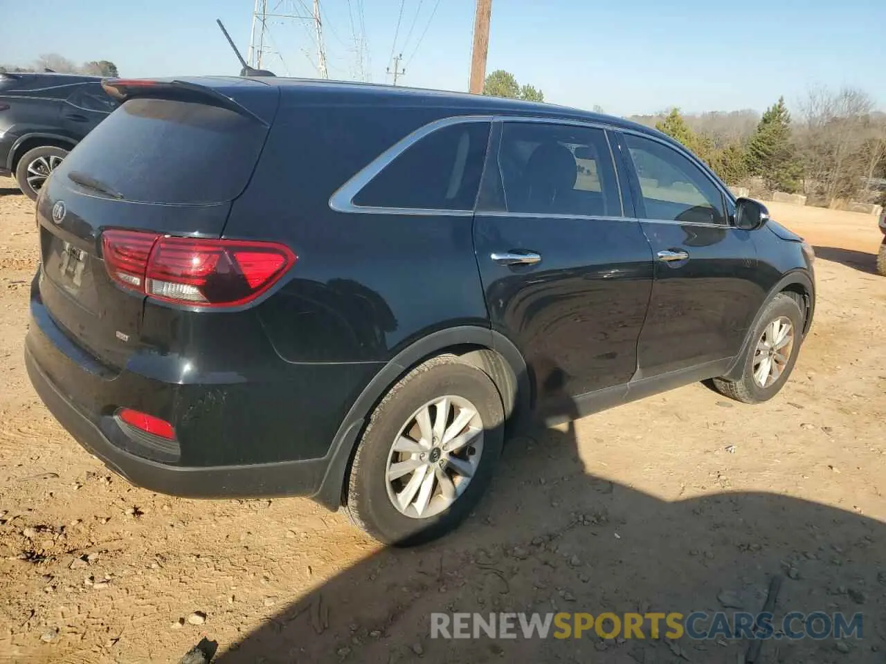 3 Photograph of a damaged car 5XYPG4A3XKG569204 KIA SORENTO 2019