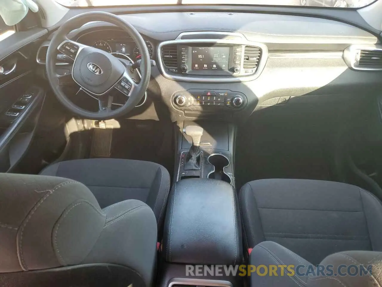 8 Photograph of a damaged car 5XYPG4A3XKG569204 KIA SORENTO 2019