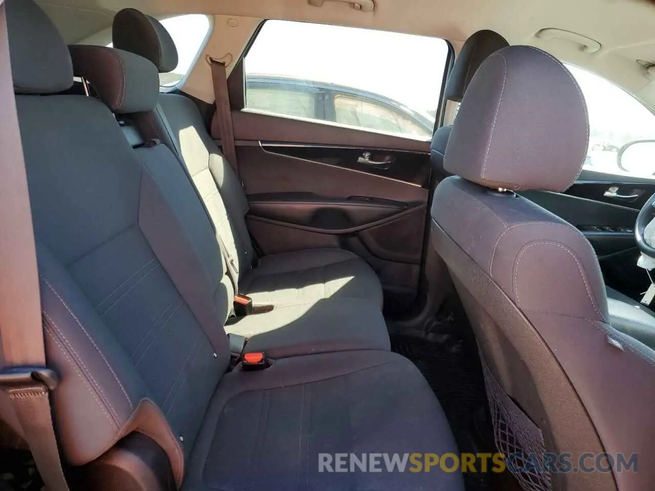 11 Photograph of a damaged car 5XYPG4A3XKG573950 KIA SORENTO 2019