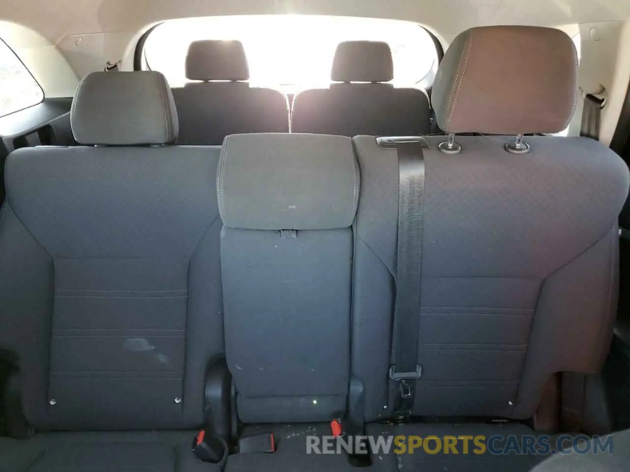 10 Photograph of a damaged car 5XYPG4A3XKG574807 KIA SORENTO 2019