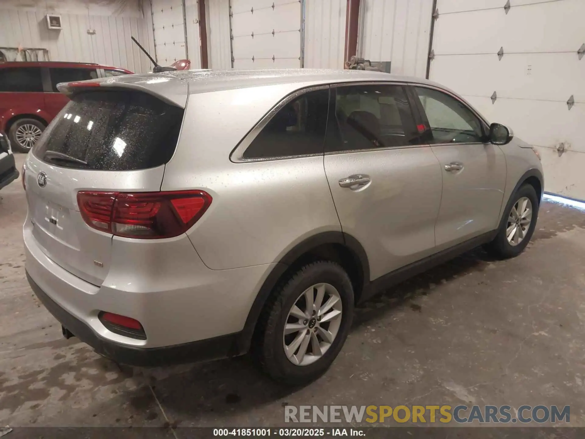 4 Photograph of a damaged car 5XYPG4A3XKG575729 KIA SORENTO 2019