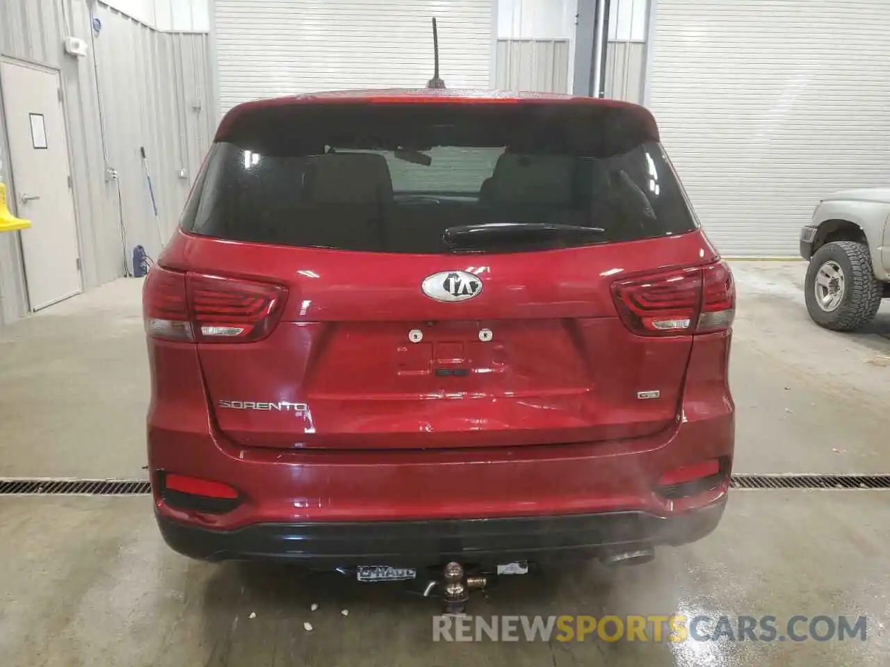 6 Photograph of a damaged car 5XYPG4A3XKG576105 KIA SORENTO 2019