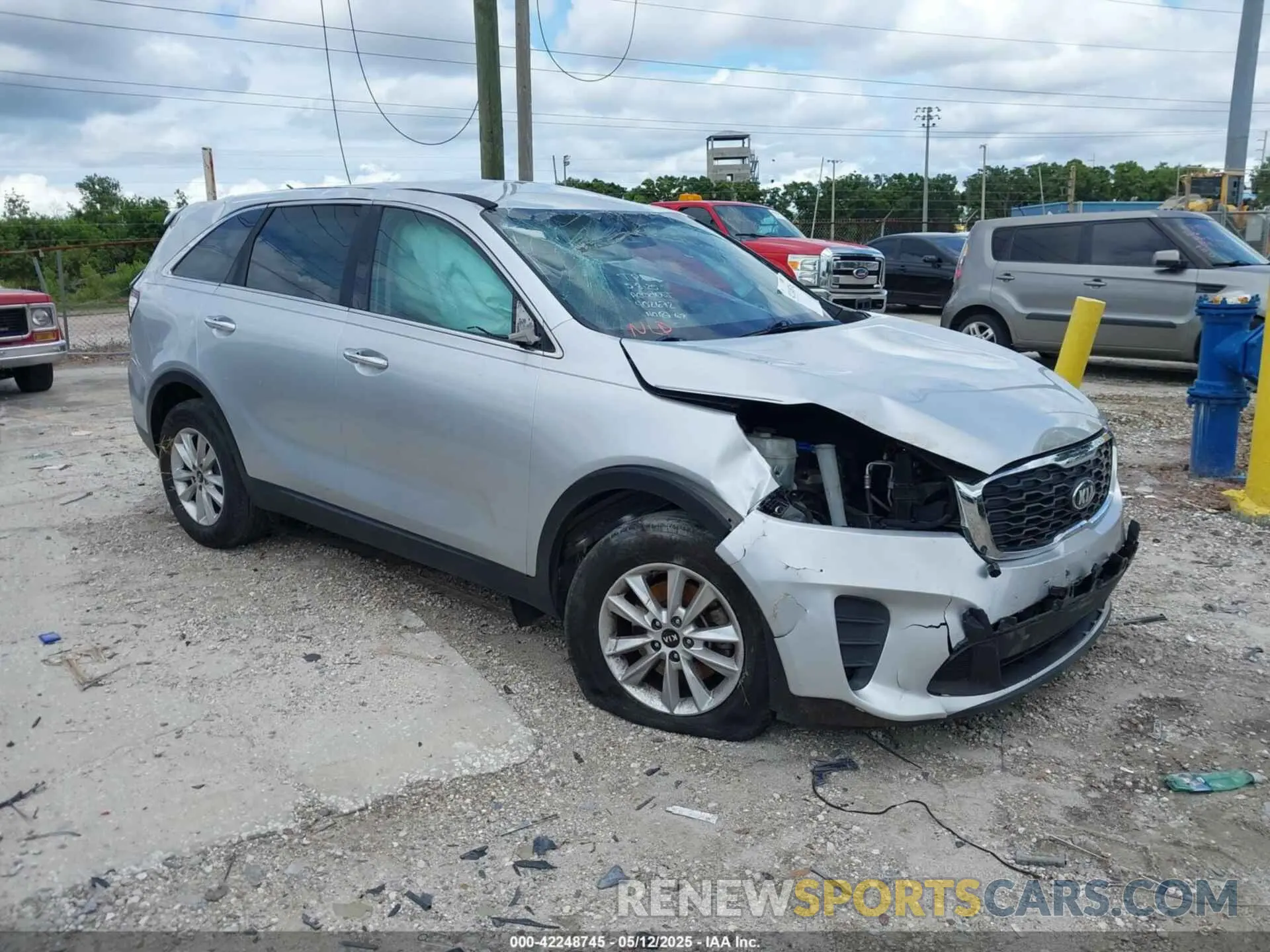1 Photograph of a damaged car 5XYPG4A3XKG577478 KIA SORENTO 2019