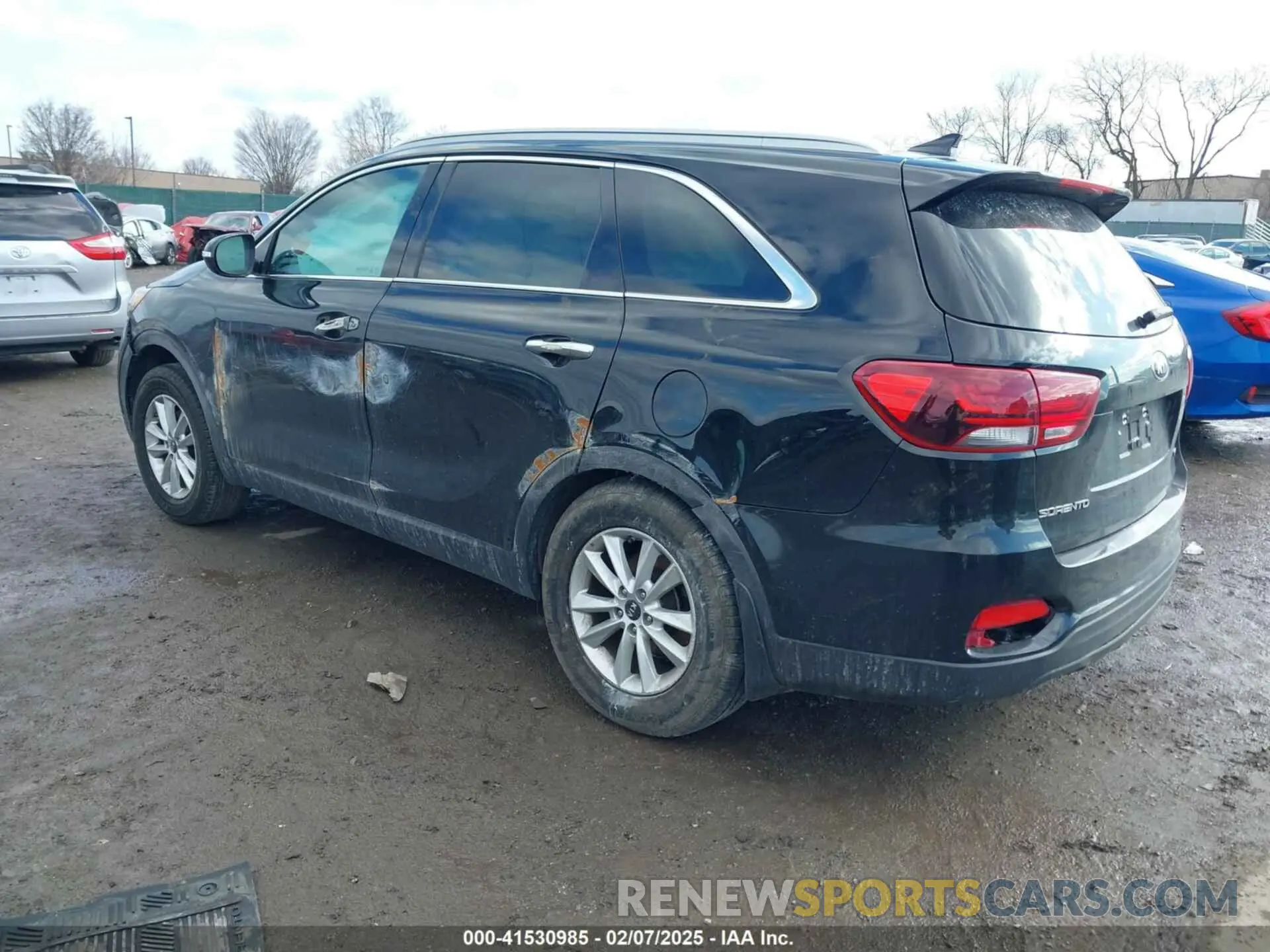 3 Photograph of a damaged car 5XYPG4A3XKG592630 KIA SORENTO 2019