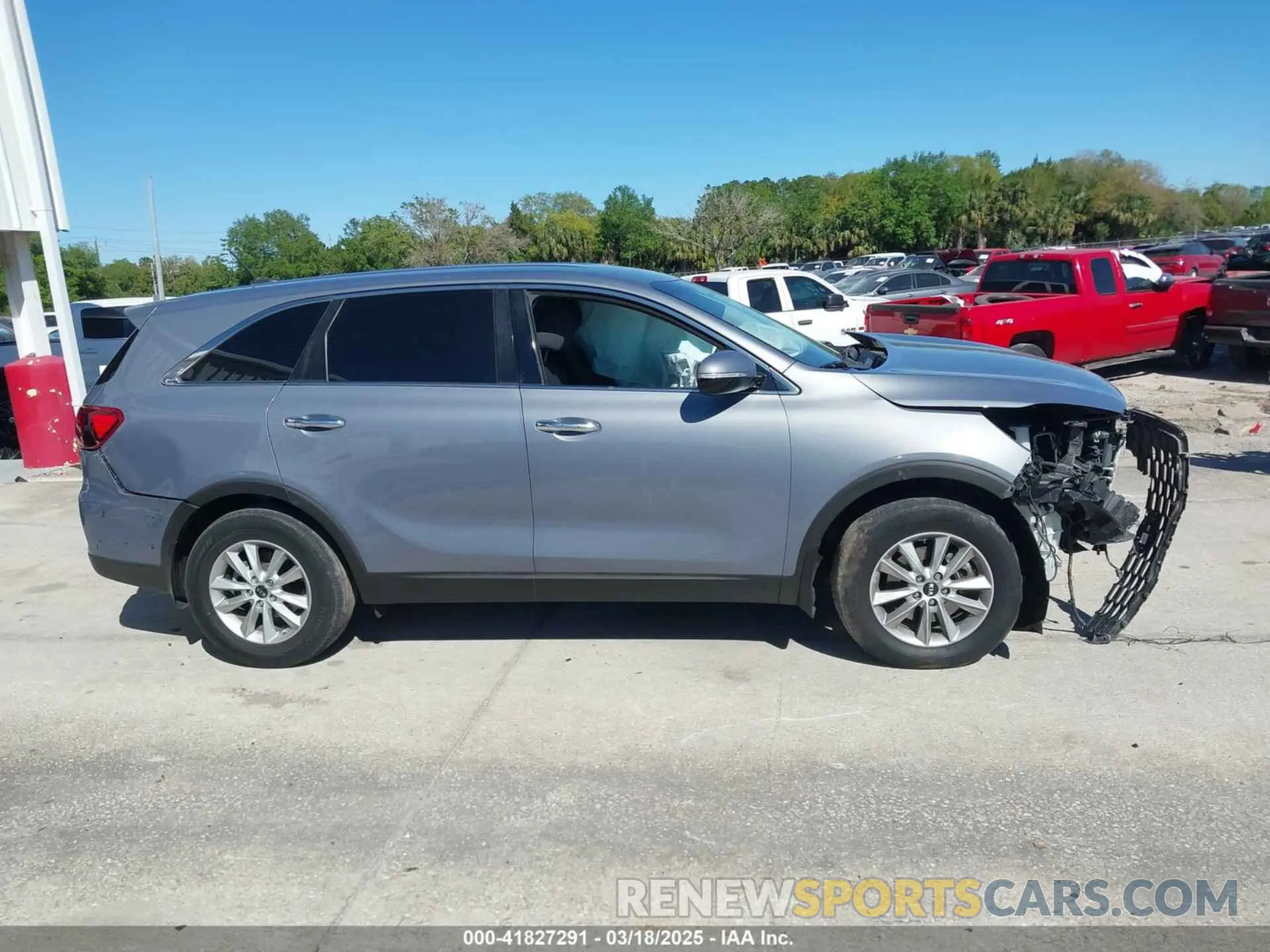 14 Photograph of a damaged car 5XYPG4A3XKG605229 KIA SORENTO 2019